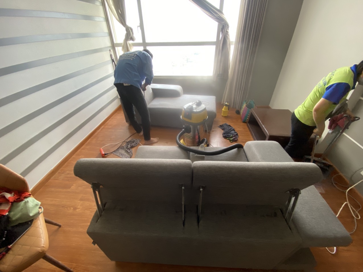 Gợi ý những sản phẩm và phương pháp hiệu quả giúp bạn vệ sinh chiếc ghế sofa nỉ